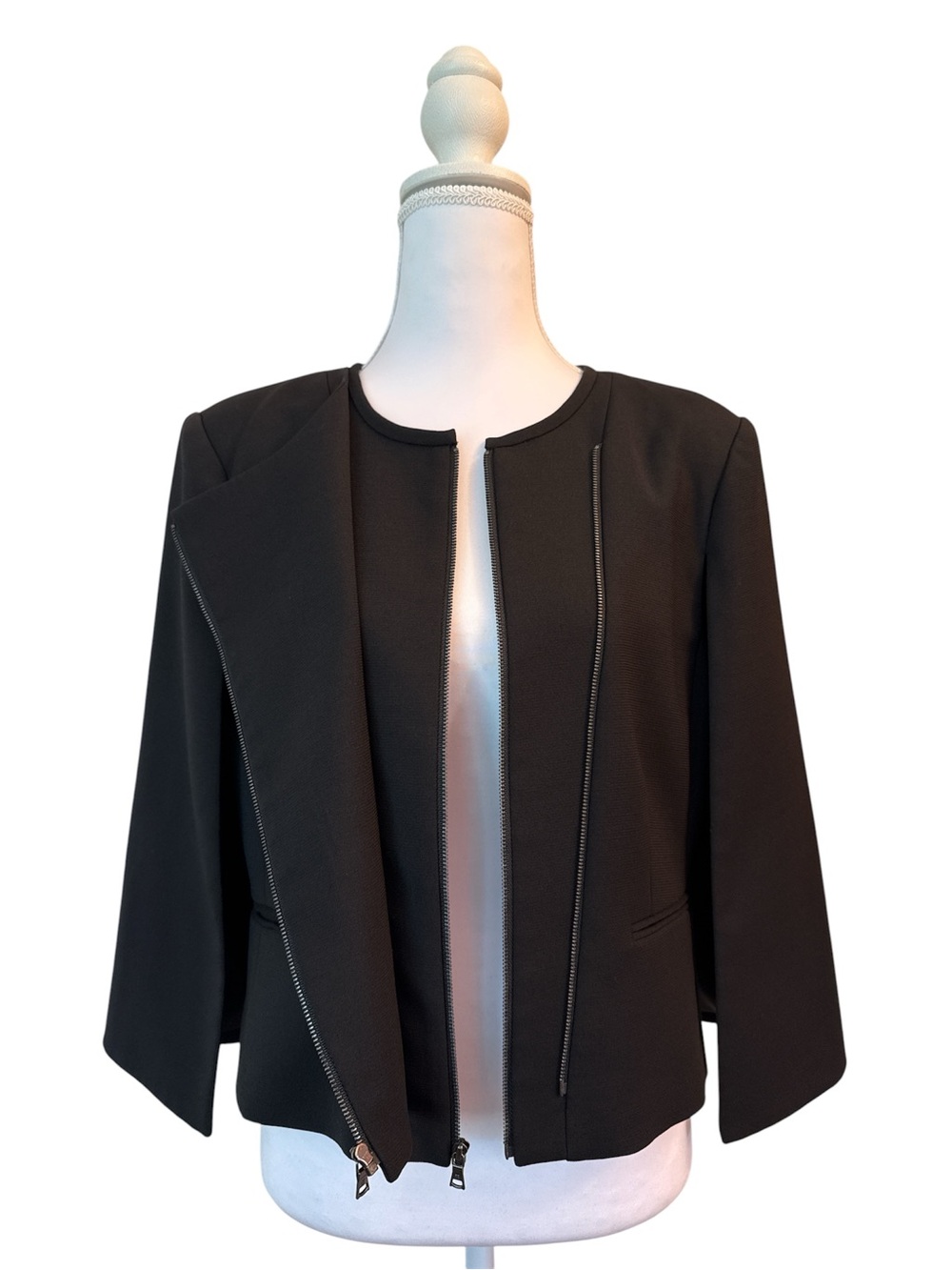 BCBGMaxAzria Black Women's Zip-Front Collarless Cape Jacket